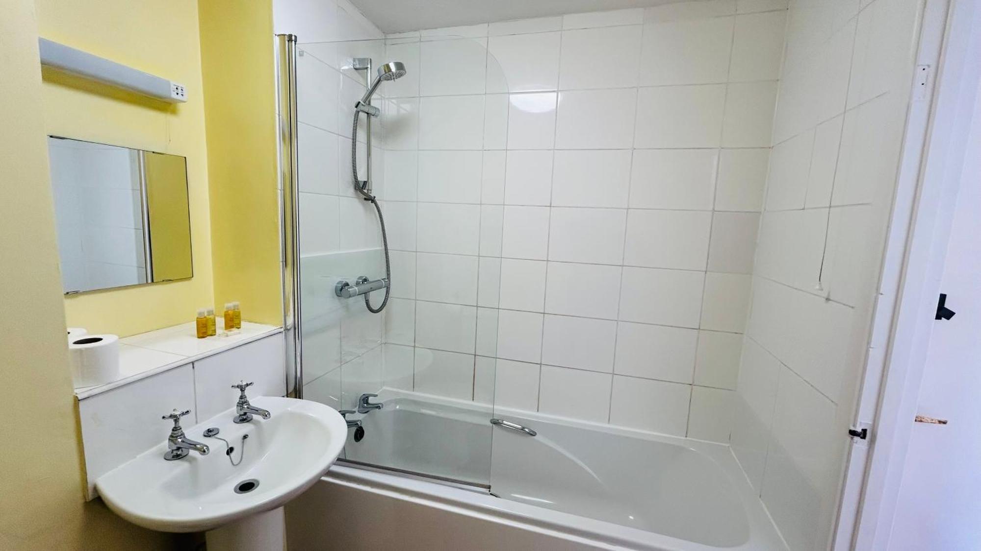 The Columbia Hotel Wellingborough Kültér fotó