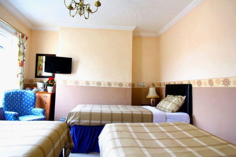 The Columbia Hotel Wellingborough Kültér fotó
