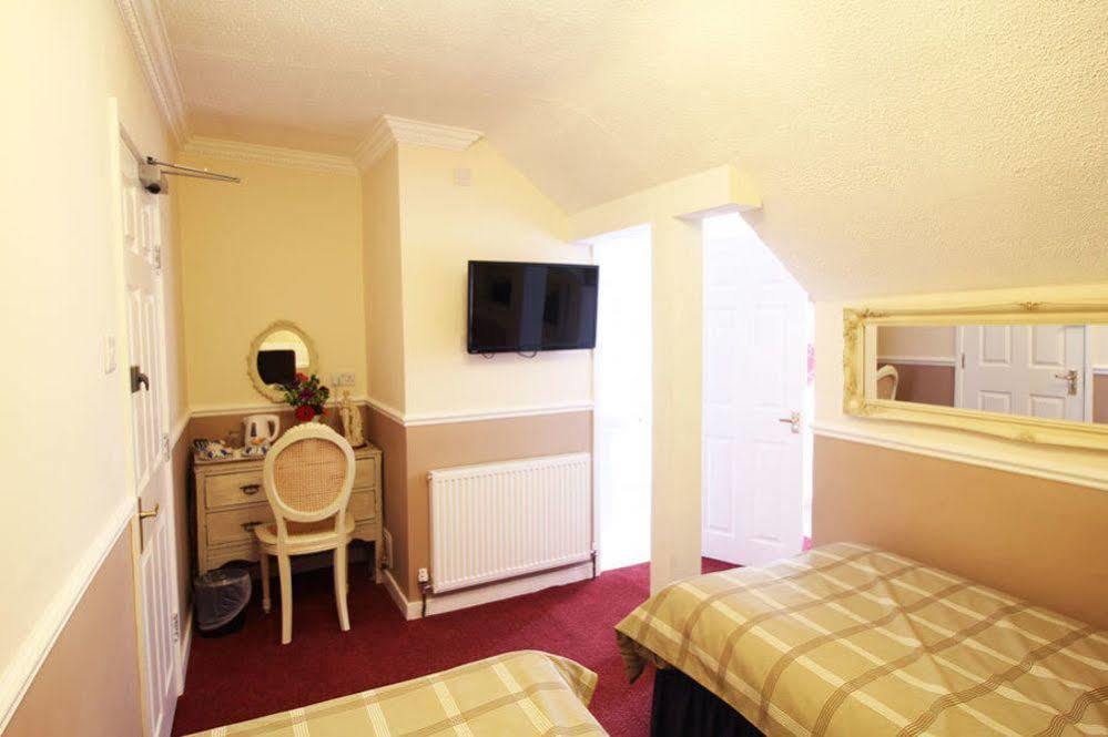 The Columbia Hotel Wellingborough Kültér fotó